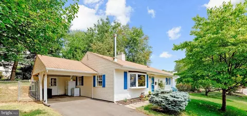 221 Devon Rd, Fairless Hills, PA 19030