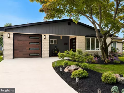 139 Willow Dr, Levittown, PA 19054