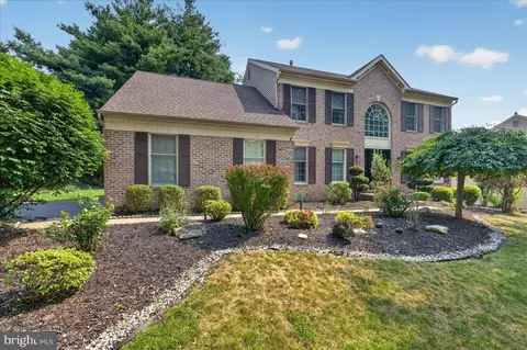124 Mountain Oaks Rd, Yardley, PA 19067