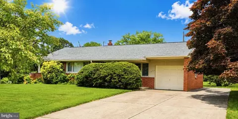 1004 Ponderosa Rd, Feasterville Trevose, PA 19053