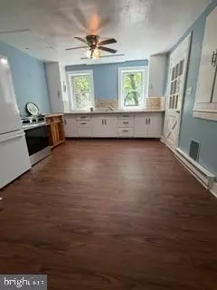 Entry Way - 284 W State St, Doylestown, PA 18901 photo 1 of 5