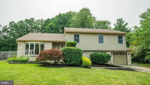 515 Berwyn Rd, Morrisville, PA 19067