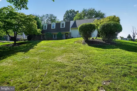 26 High Point Dr, Southampton, PA 18966