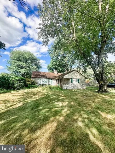 1011 Bristol Rd, Southampton, PA 18966