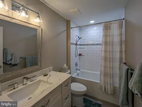 Bath - 5370 Windtree Dr, Doylestown, PA 18902 photo 3 of 3