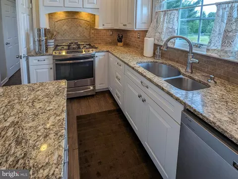 Kitchen - 5370 Windtree Dr, Doylestown, PA 18902 photo 3 of 6