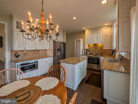Kitchen - 5370 Windtree Dr, Doylestown, PA 18902 photo 2 of 6