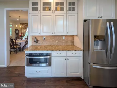 Kitchen - 5370 Windtree Dr, Doylestown, PA 18902 photo 5 of 6