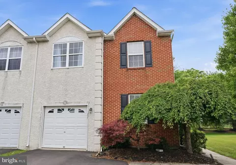 272 Hampshire Dr, Sellersville, PA 18960