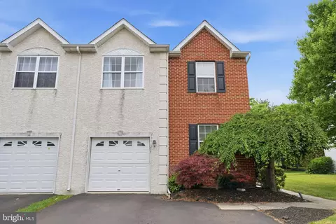 272 Hampshire Dr, Sellersville, PA 18960