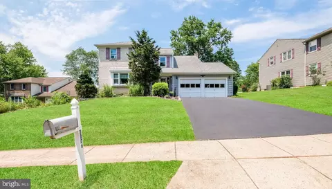 1076 Connemara Cir, Warrington, PA 18976