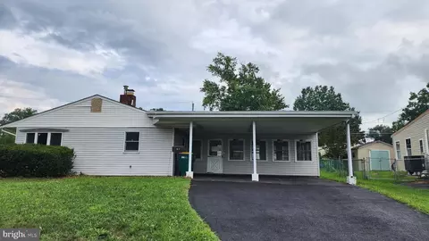 34 Thaliabush Ln, Levittown, PA 19054