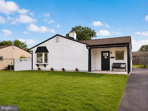 121 Gable Hill Rd, Levittown, PA 19057
