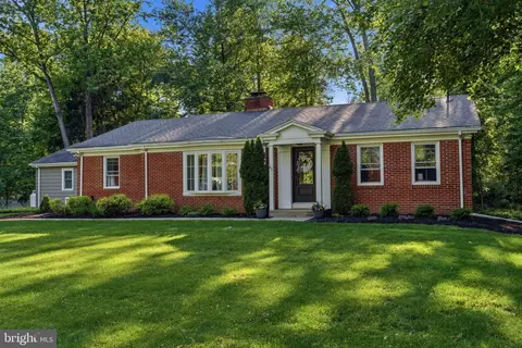 41 S Homestead Dr, Yardley, PA 19067