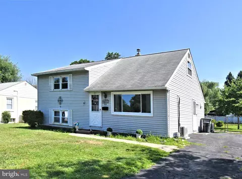 216 Rosewood Ave, Feasterville Trevose, PA 19053