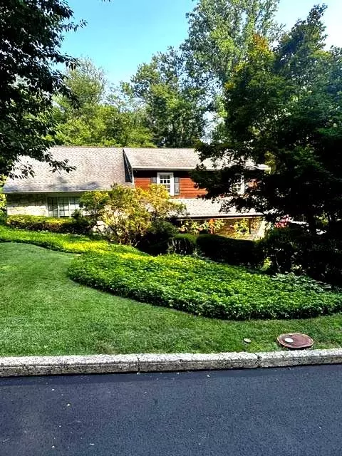 2766 Arrowhead Dr, Langhorne, PA 19053