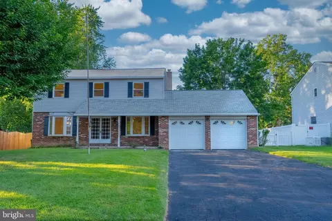 682 Woodlyn Dr, Feasterville Trevose, PA 19053
