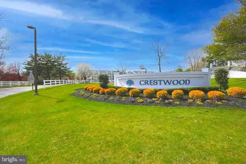 92 Catherine Ct, Levittown, PA 19057