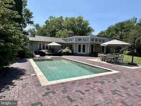 1 Country Club Ln, Doylestown, PA 18901
