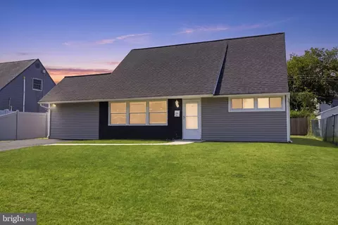47 Mintleaf Rd, Levittown, PA 19056