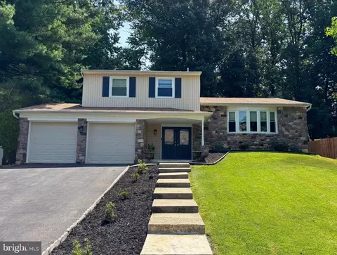 335 Fox Hollow Dr, Feasterville Trevose, PA 19053