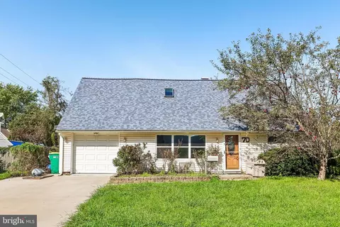 70 Village Ln, Levittown, PA 19054