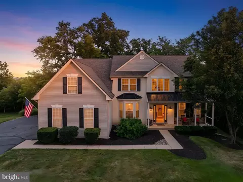 941 Red Coat Farm Dr, Chalfont, PA 18914