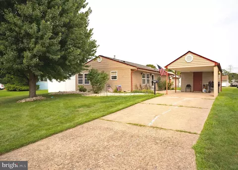 151 Willow Dr, Levittown, PA 19054