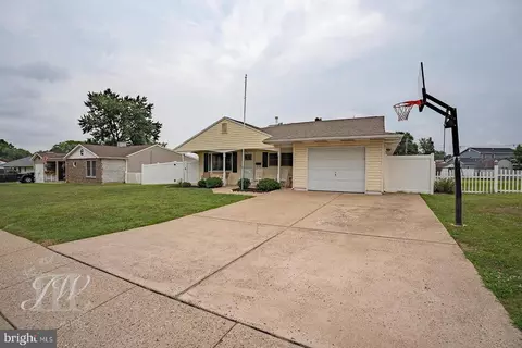 212 Stanford Rd, Fairless Hills, PA 19030