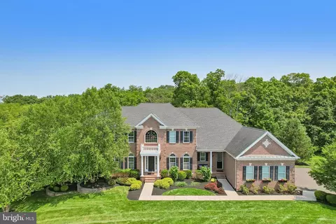 7 Goldney Dr, Newtown, PA 18940