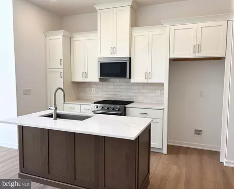 3 Oakwood Ln #63, Sellersville, PA 18960