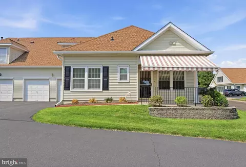 52 Avenrowe Ct, Fairless Hills, PA 19030