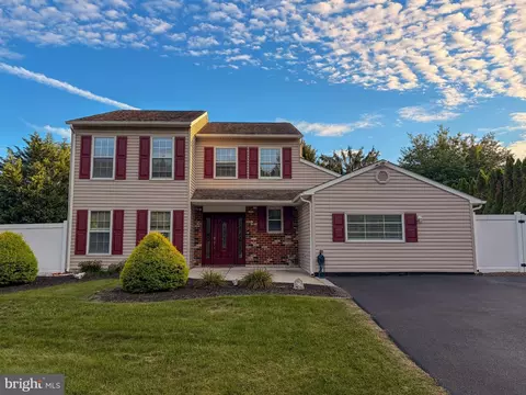 890 Jordan Dr, Bensalem, PA 19020