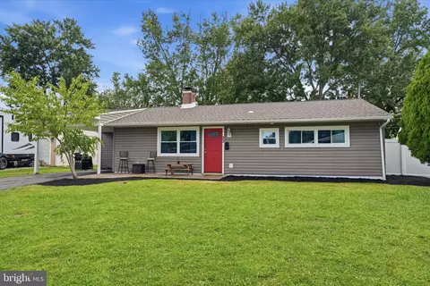 23 Boston Ivy Rd, Levittown, PA 19057
