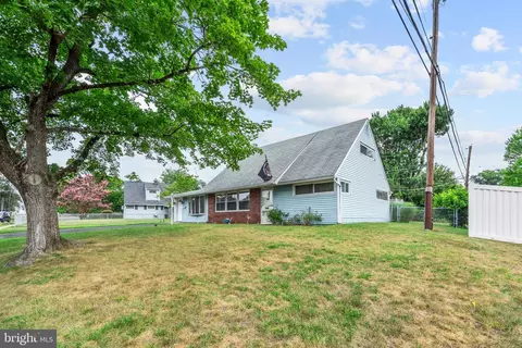 6 Cobalt Ridge Dr E #E, Levittown, PA 19057
