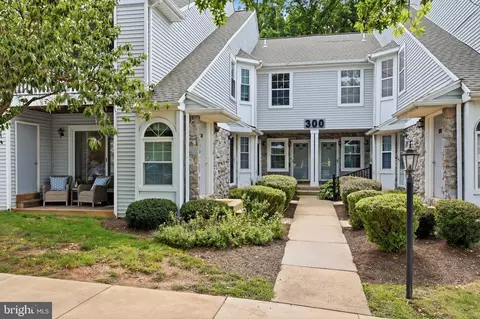 301 Mews Dr, Sellersville, PA 18960