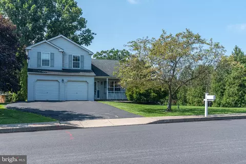 2 Live Oak Dr, Quakertown, PA 18951