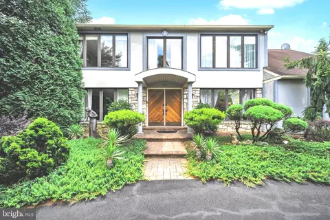 236 Hilltop Dr, Churchville, PA 18966