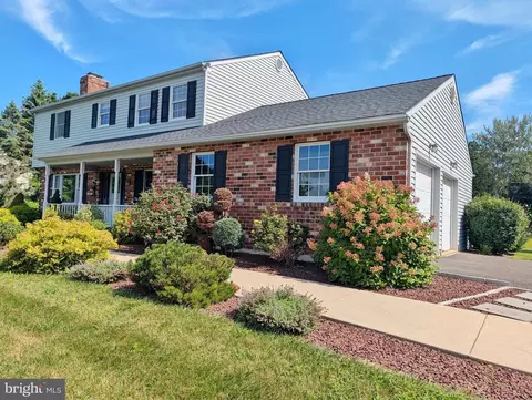 4 Tiffany Dr, Perkasie, PA 18944