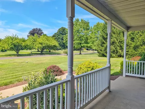 4 Tiffany Dr, Perkasie, PA 18944