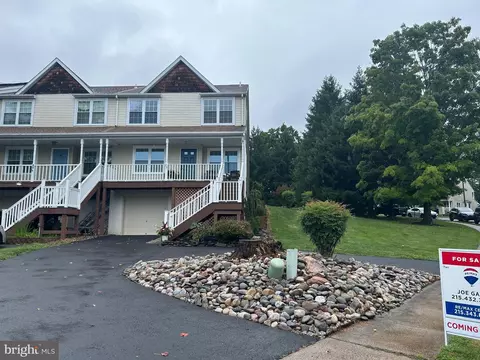 28 Cottonwood Dr, Southampton, PA 18966
