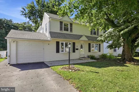 77 Woodlawn Rd, Warminster, PA 18974