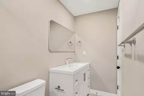 Bath - 200 Maple St, Warminster, PA 18974 photo 2 of 3