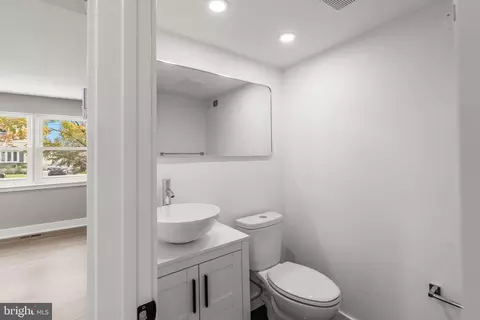 Entry Way - 200 Maple St, Warminster, PA 18974 photo 1 of 12