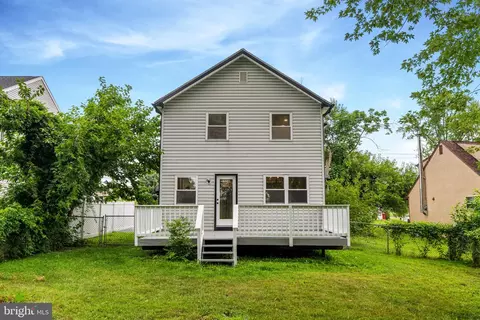 Exterior - 200 Maple St, Warminster, PA 18974 photo 2 of 9