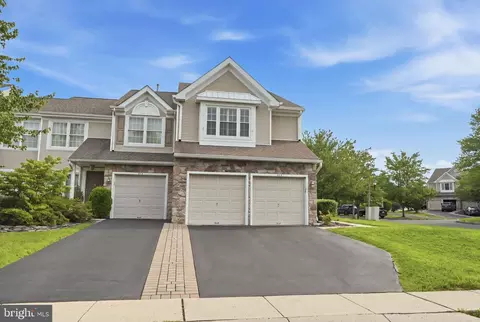 506 Coachwood Ct, Newtown, PA 18940
