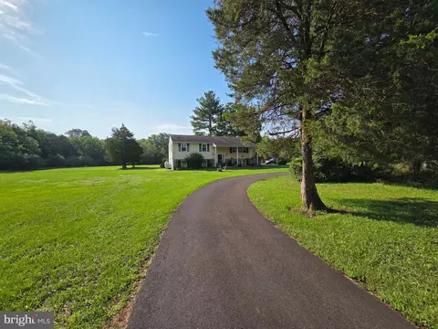 125 E Dark Hollow Road Rd, Pipersville, PA 18947