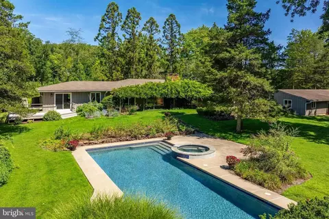 1741 Aquetong Rd, New Hope, PA 18938