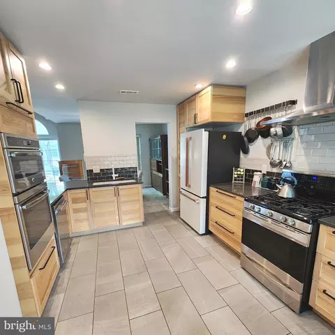15 Laurel Cir, Newtown, PA 18940