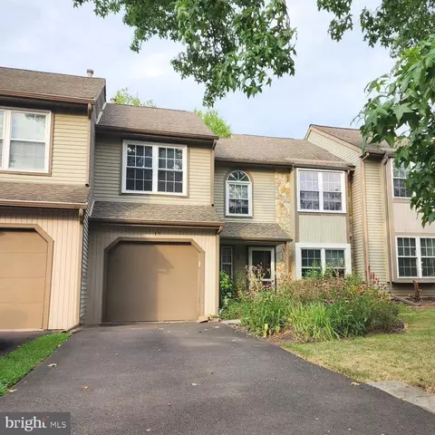 15 Laurel Cir, Newtown, PA 18940